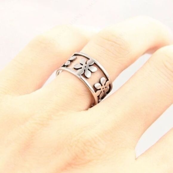 Stainless Steel Hollow Out Five Petal Ring - Picture 2 of 6